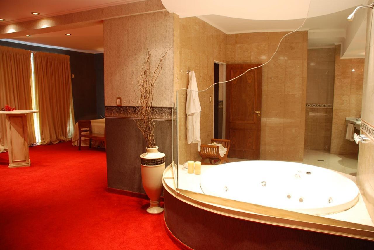 Catange Hotel Charata Esterno foto